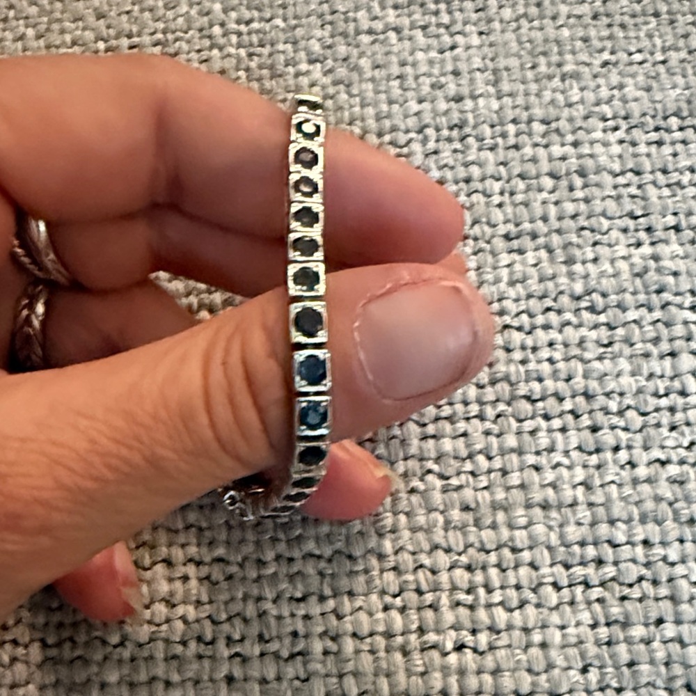 Elegant white gold and sapphire Bracelet